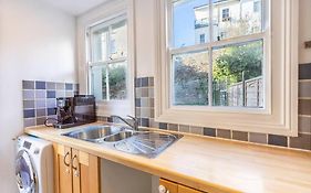 Victorian Flat Close To Station With Large Garden